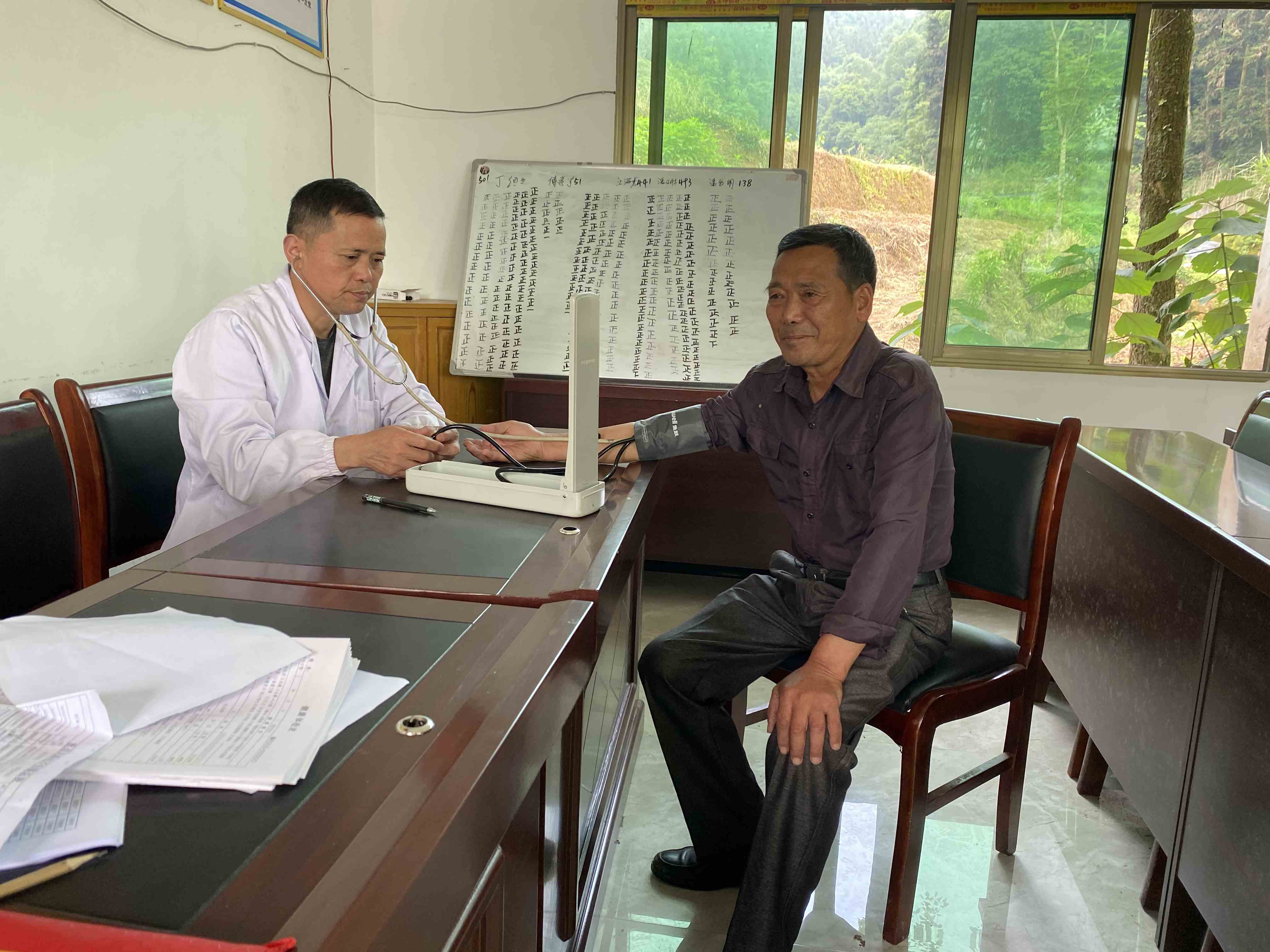 塔下乡:下村体检助力健康晚年