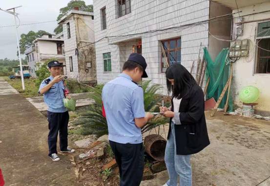 锦江镇：宣传无死角 反诈入人心